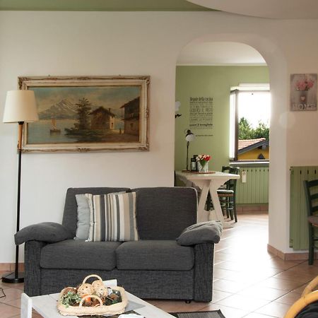 Tinas Yellow Home Leggiuno Buitenkant foto