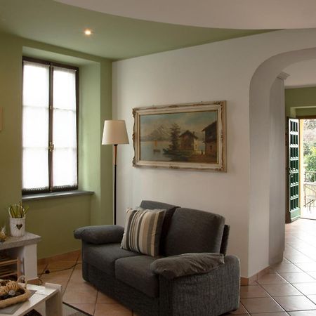Tinas Yellow Home Leggiuno Buitenkant foto