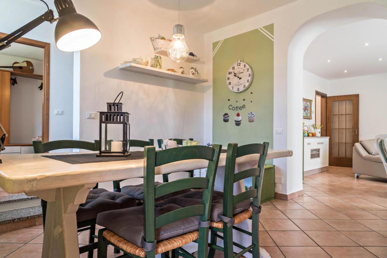 Tinas Yellow Home Leggiuno Buitenkant foto