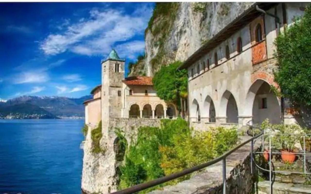 Tinas Yellow Home Leggiuno Buitenkant foto