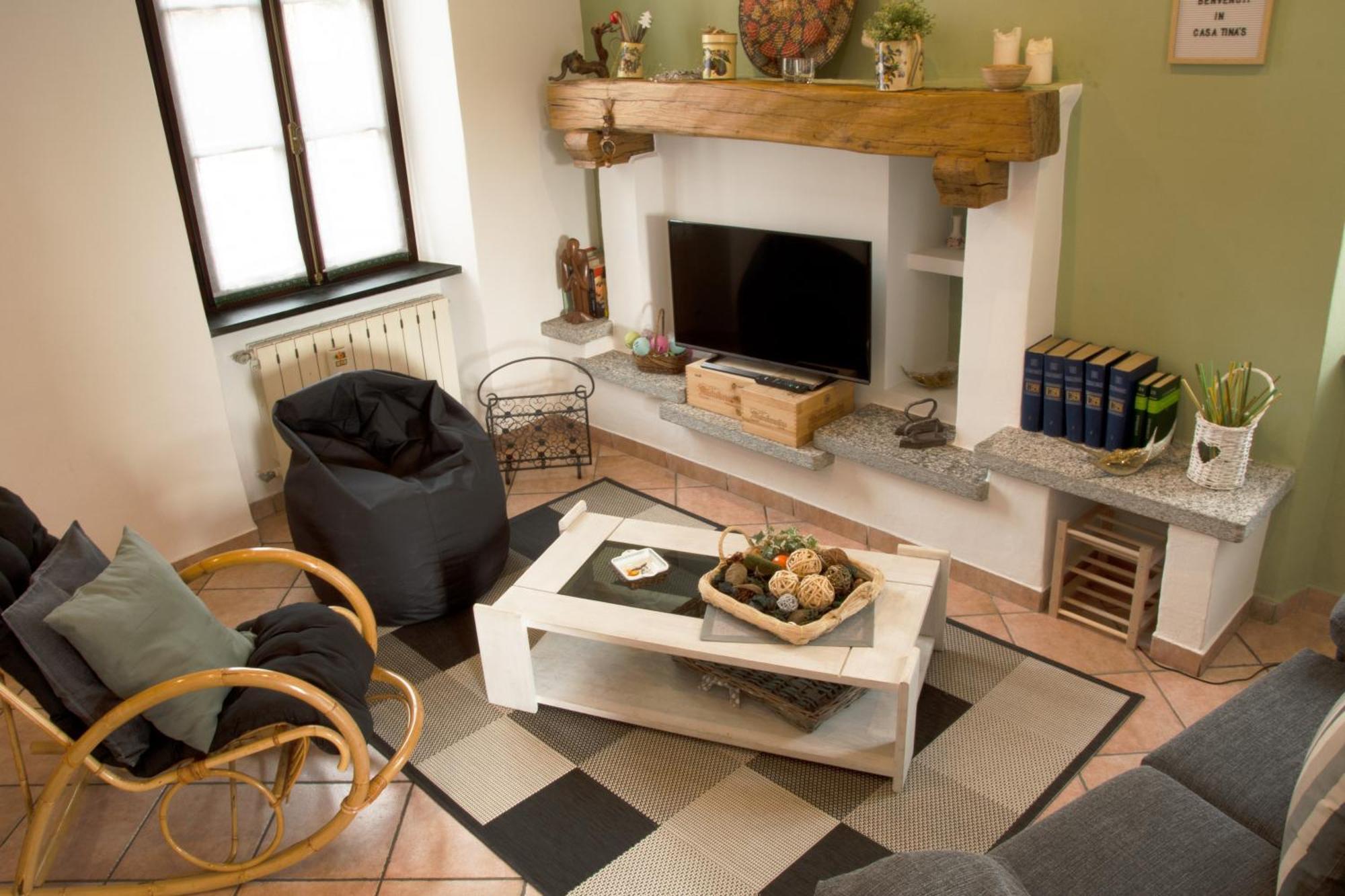 Tinas Yellow Home Leggiuno Buitenkant foto